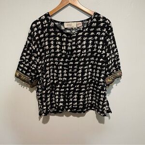 Anu By Natural Boho Women's Black &‎ White Top w/ Chinese Calligraphy